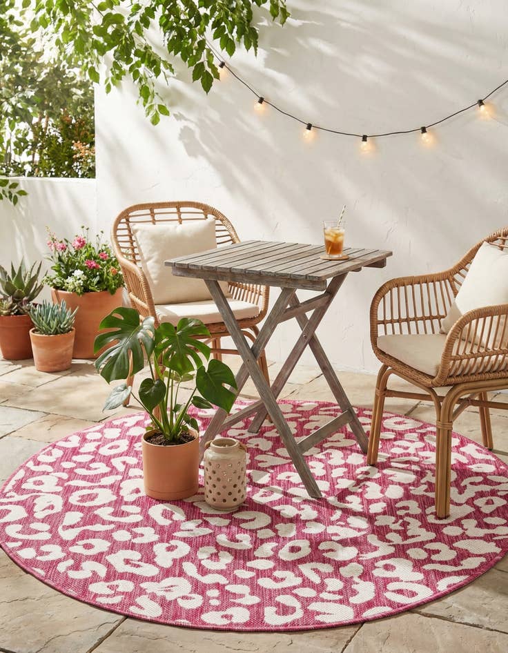 Detail image of 4' x 4'  Washable Safari Indoor / Outdoor Round Rug