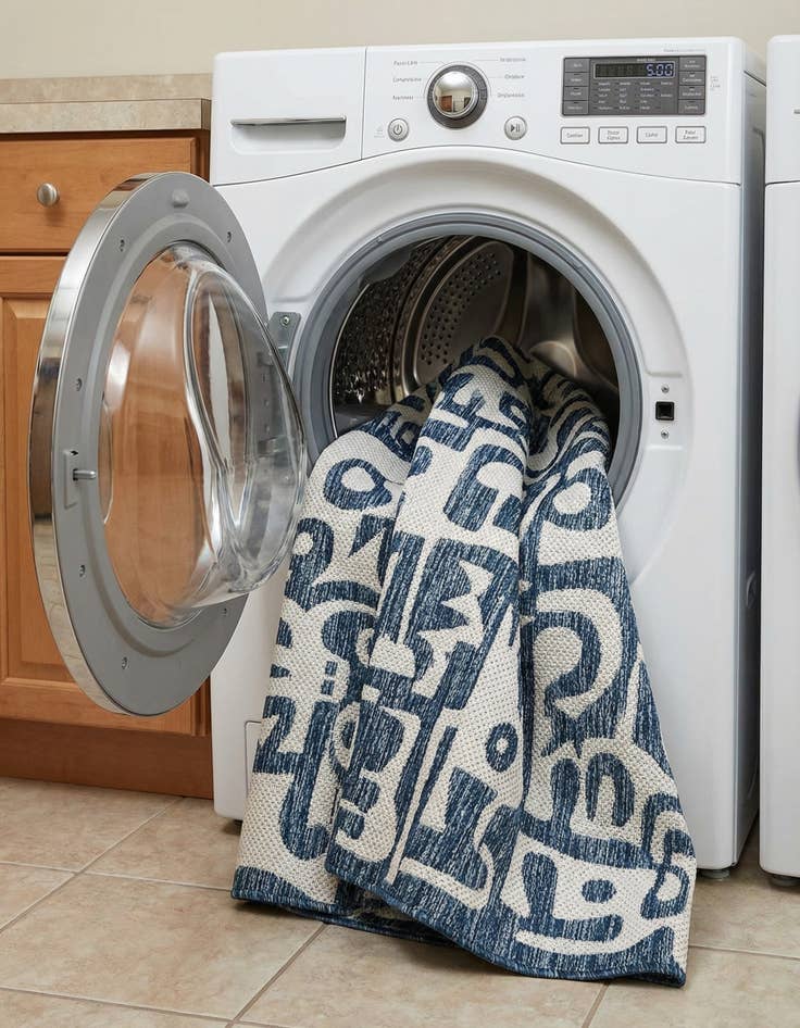 Detail image of  5' 3 x 7'  Washable Modern Indoor / Outdoor Rug