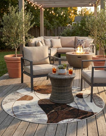 5' x 5' Easy-Clean Modern Indoor / Outdoor Round Rug