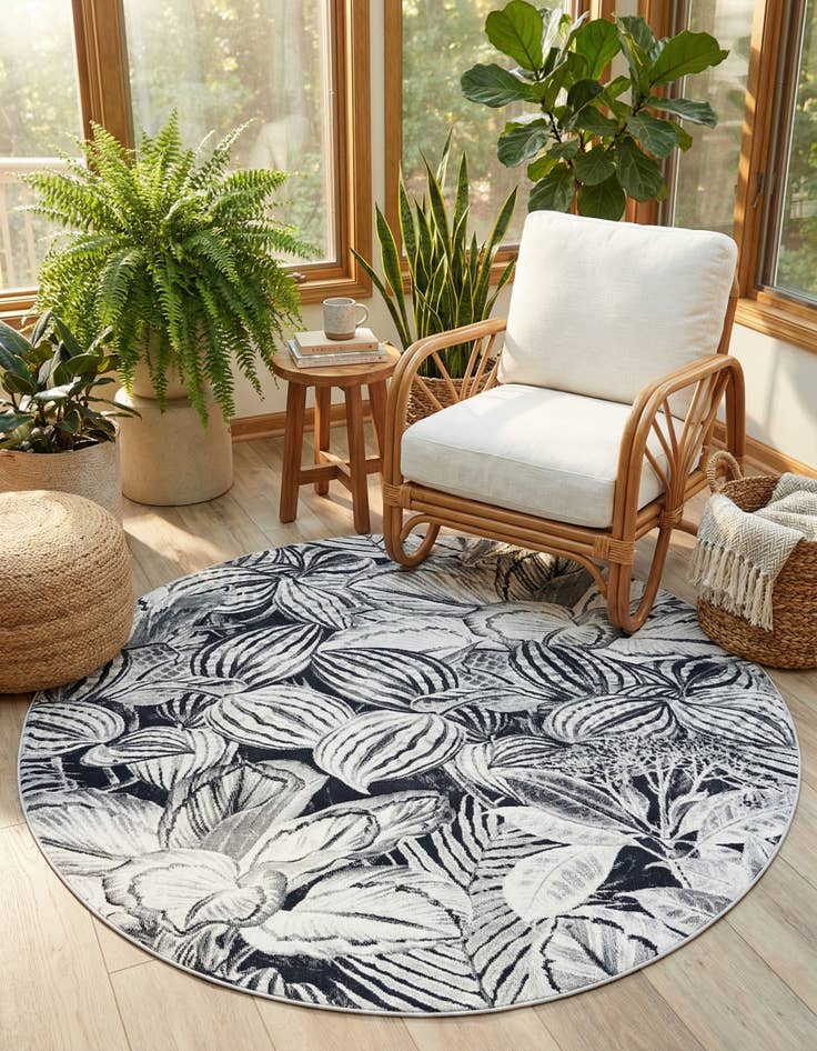 Detail image of 7' x 7' Blossom Round Rug