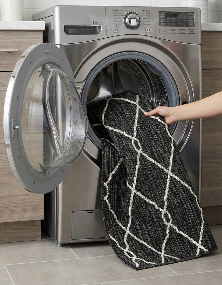 Detail image of 2' x 6'  Washable Trellis Indoor / Outdoor Runner Rug