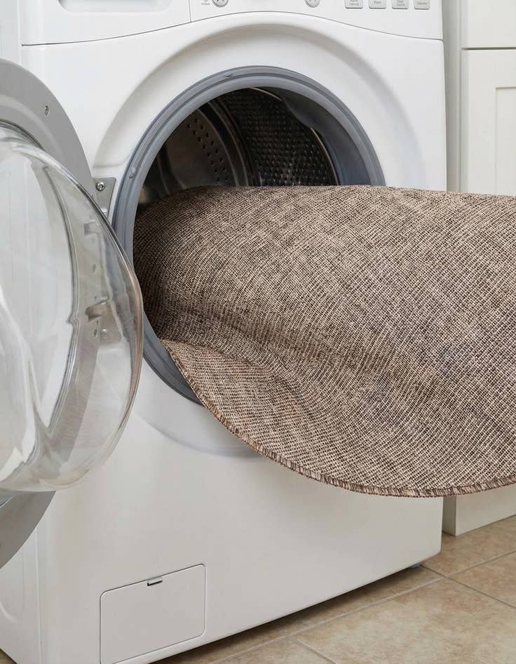 Detail image of 7' 10 x 7' 10  Washable Solid Indoor / Outdoor Round Rug