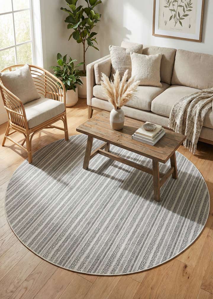 7' 10 x 7' 10 Easy-Clean Striped Indoor / Outdoor Round Rug