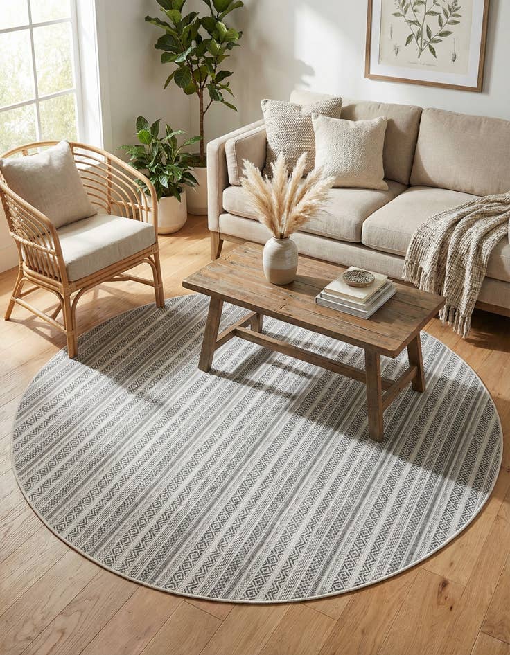 Detail image of 7' 10 x 7' 10 Easy-Clean Striped Indoor / Outdoor Round Rug