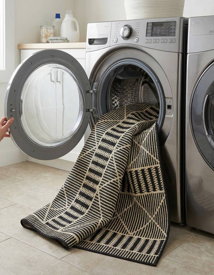 Detail image of  5' 3 x 8'  Washable Lattice Indoor / Outdoor Rug