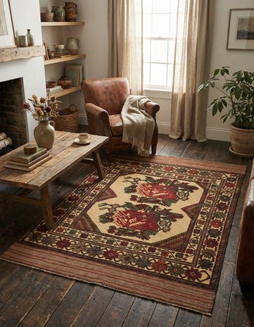 4' 2 x 6' Hand Knotted Sumak Wool Rug