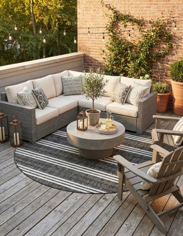 7' 10 x 7' 10 Easy-Clean Jill Zarin Anguilla Indoor / Outdoor Round Rug