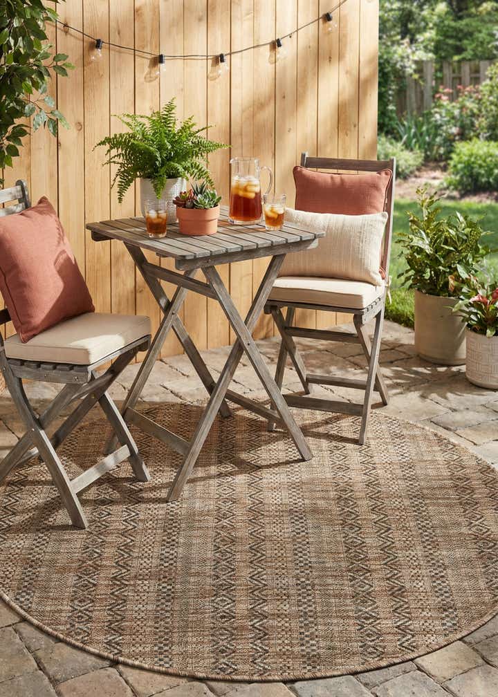 4' x 4' Easy-Clean Striped Indoor / Outdoor Round Rug