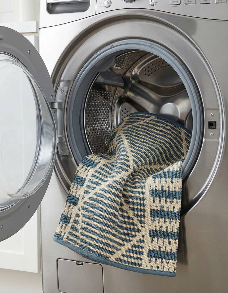 Detail image of  1' 4 x 1' 4  Washable Lattice Indoor / Outdoor Sample Rug