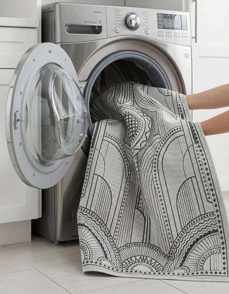 Detail image of 5' 3 x 8'  Washable Traditional Indoor / Outdoor Rug