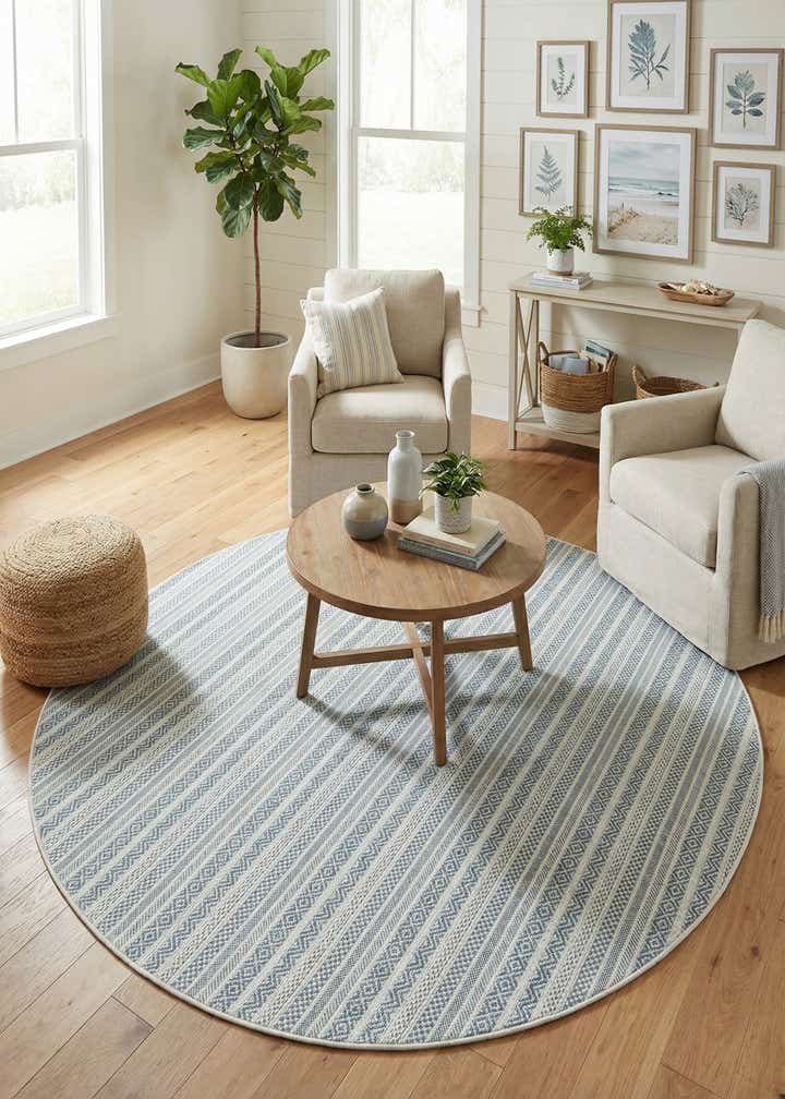 7' 10 x 7' 10 Easy-Clean Striped Indoor / Outdoor Round Rug