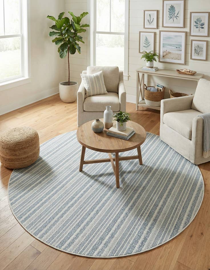 Detail image of 7' 10 x 7' 10 Easy-Clean Striped Indoor / Outdoor Round Rug