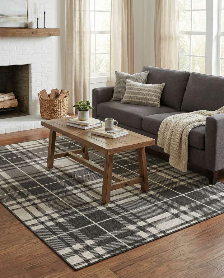 5' 3 x 8' Easy-Clean Checkered Indoor / Outdoor Rug