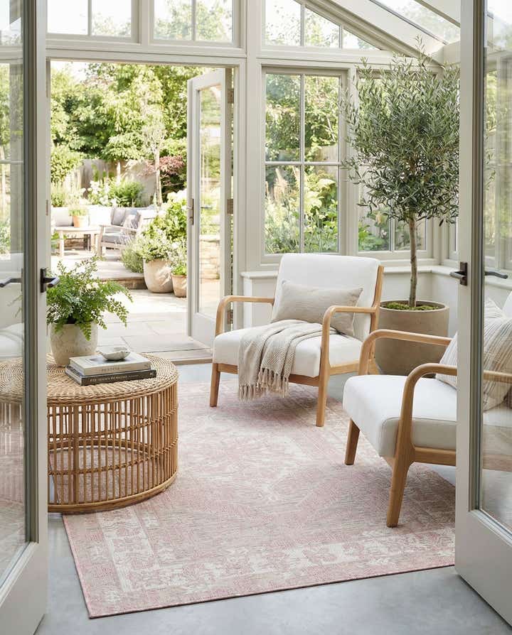 5' 3 x 8' Easy-Clean Traditional Indoor / Outdoor Rug