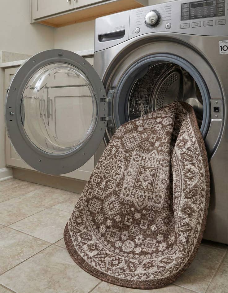 Detail image of 4' x 4'  Washable Aztec Indoor / Outdoor Round Rug