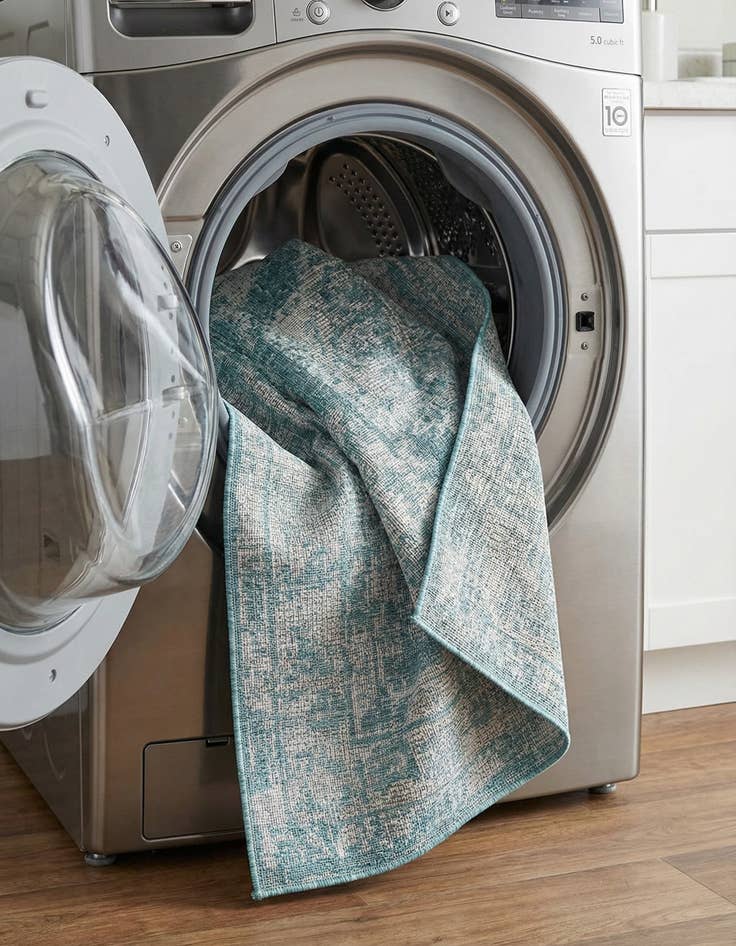 Detail image of  3' x 5' 3  Washable Traditional Indoor / Outdoor Rug