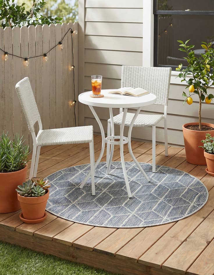 Detail image of  3' 1 x 3' 1  Washable Lattice Indoor / Outdoor Round Rug