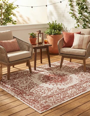 4' x 6' Easy-Clean Traditional Indoor / Outdoor Rug