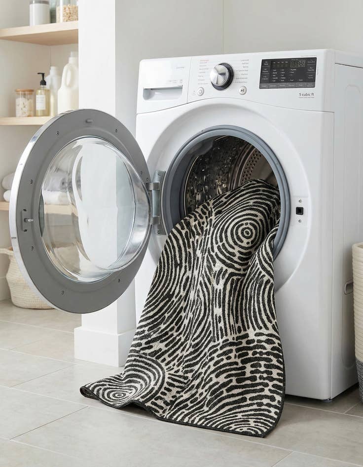 Detail image of 4' x 6'  Washable Modern Indoor / Outdoor Rug