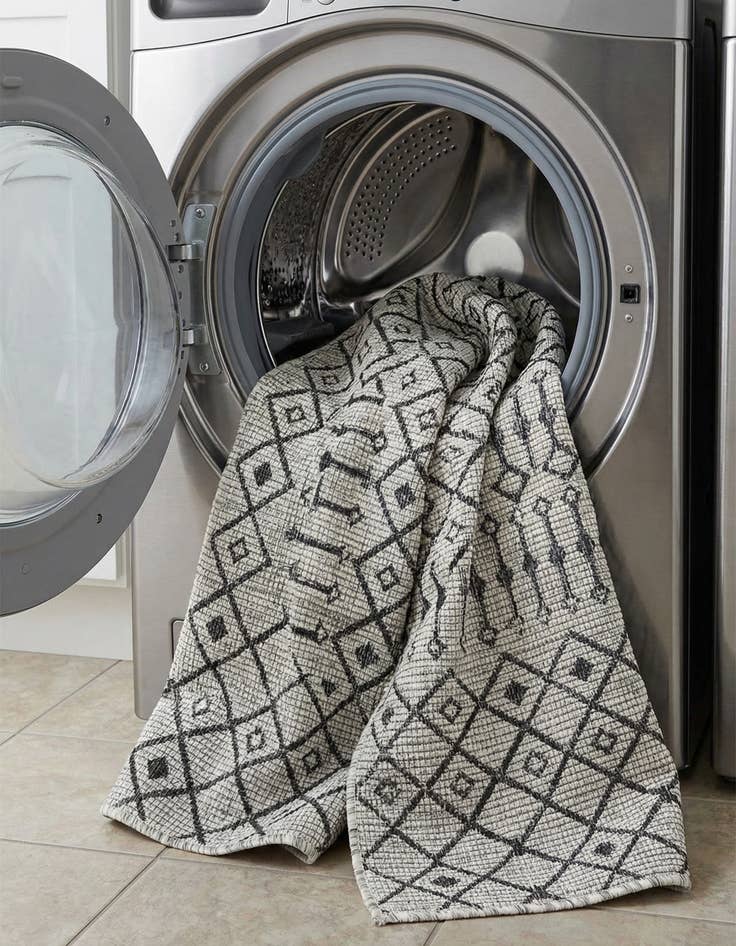 Detail image of 3' x 5' 3  Washable Trellis Indoor / Outdoor Rug