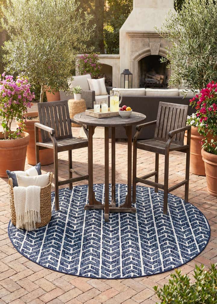 8' x 8' Easy-Clean Sabrina Soto Aston Indoor / Outdoor Round Rug
