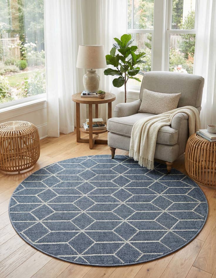 Detail image of  5' 3 x 5' 3  Washable Lattice Indoor / Outdoor Round Rug