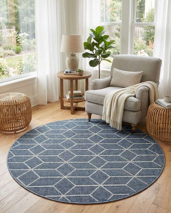 5' 3 x 5' 3 Easy-Clean Lattice Indoor / Outdoor Round Rug