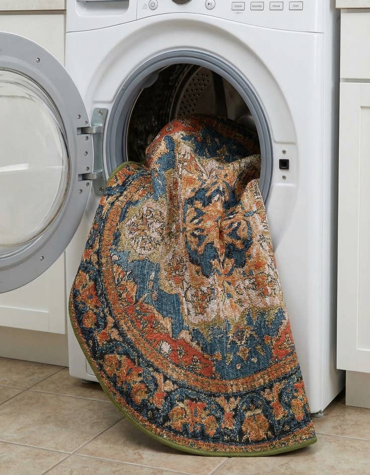 Detail image of  3' x 3'  Washable Traditional Indoor / Outdoor Round Rug