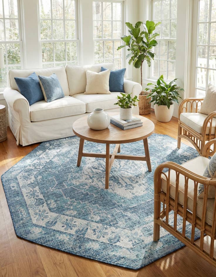 Detail image of  7' 10 x 7' 10  Washable Traditional Indoor / Outdoor Octagon Rug