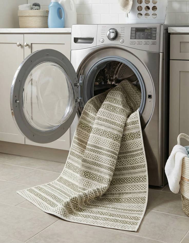 Detail image of 4' x 6'  Washable Striped Indoor / Outdoor Rug