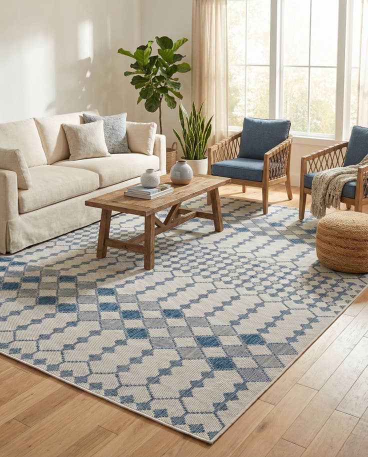 Detail image of 10' x 14' Easy-Clean Trellis Indoor / Outdoor Rug