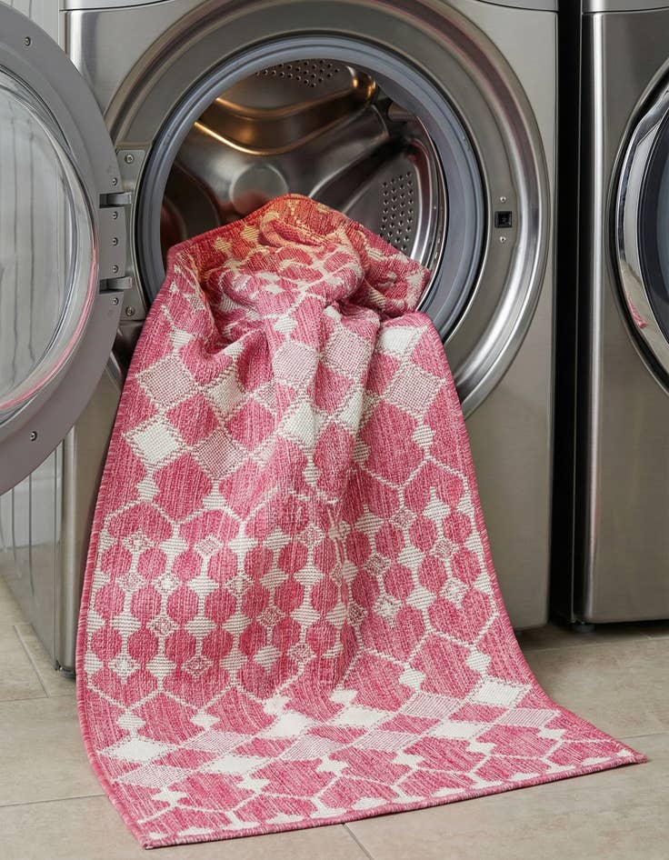 Detail image of 2' 7 x 10'  Washable Trellis Indoor / Outdoor Runner Rug