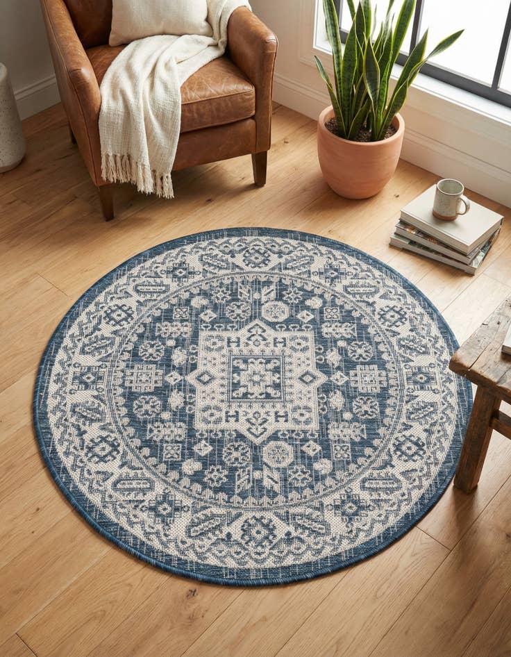 Detail image of 3' x 3'  Washable Aztec Indoor / Outdoor Round Rug