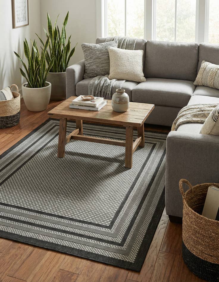 Detail image of 4' x 6'  Washable Border Indoor / Outdoor Rug