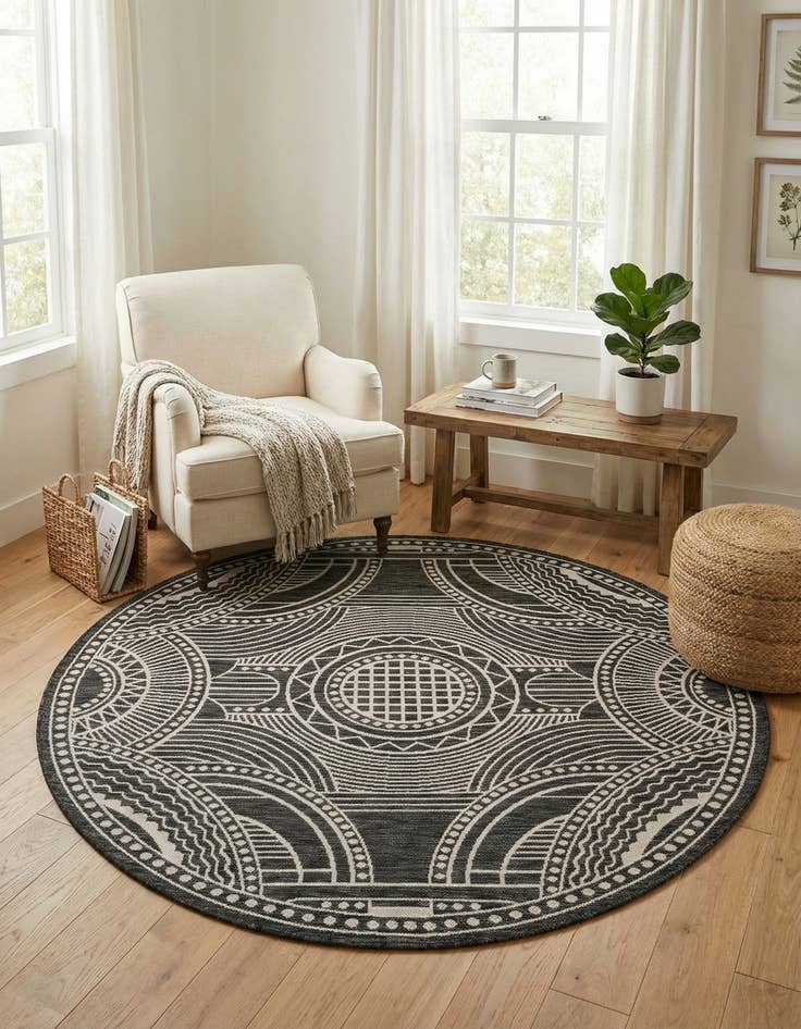 Detail image of 6' x 6' Easy-Clean Traditional Indoor / Outdoor Round Rug