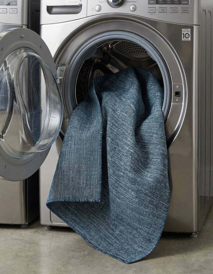 Detail image of 6' x 6'  Washable Solid Indoor / Outdoor Round Rug