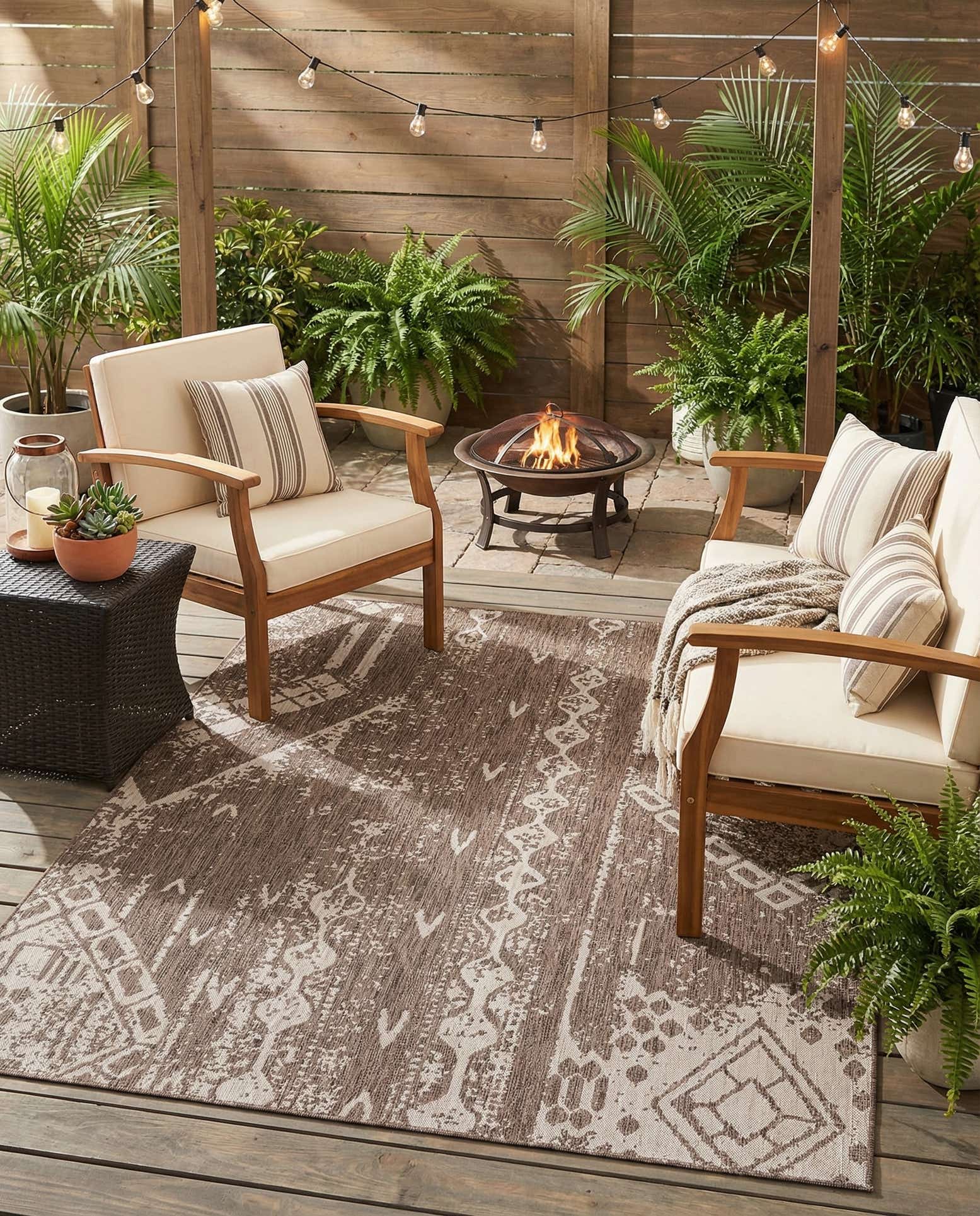 7' 10 x 10' Easy-Clean Bohemian Indoor / Outdoor Rug