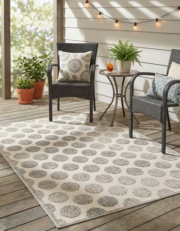 4' x 6' Easy-Clean Sabrina Soto Indoor / Outdoor Rug