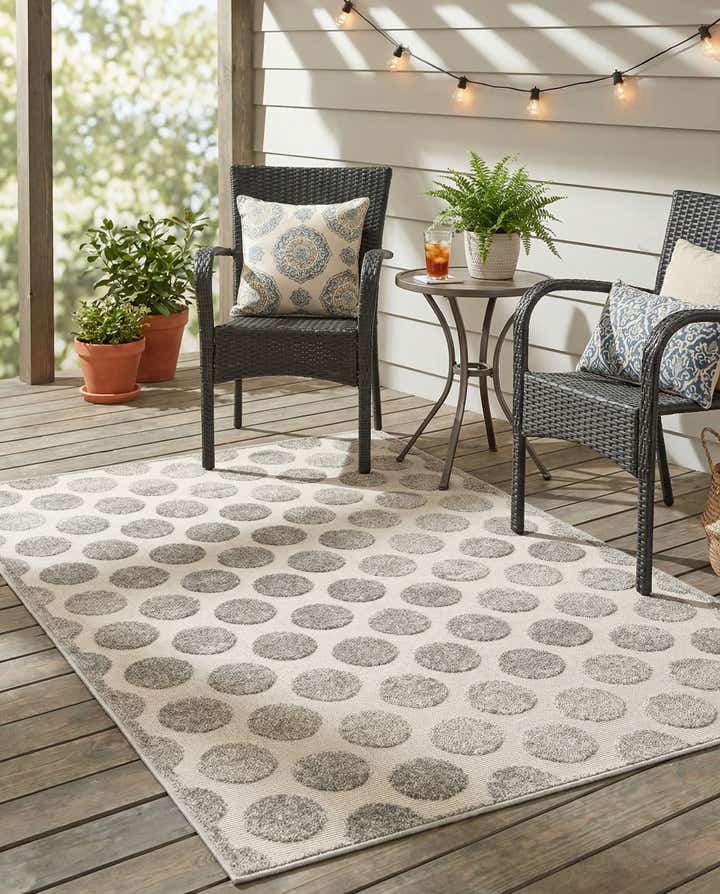 4' x 6' Easy-Clean Sabrina Soto Indoor / Outdoor Rug