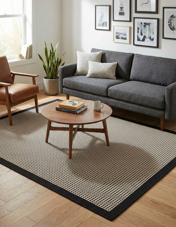 Detail image of 5' x 7'  Washable Border Indoor / Outdoor Rug