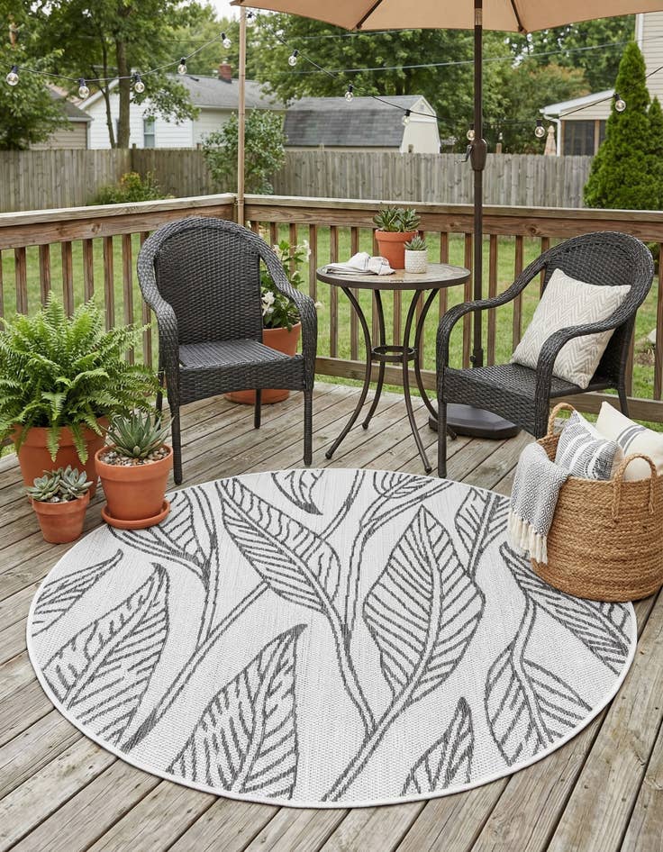 Detail image of  4' x 4'  Washable Botanical Indoor / Outdoor Round Rug