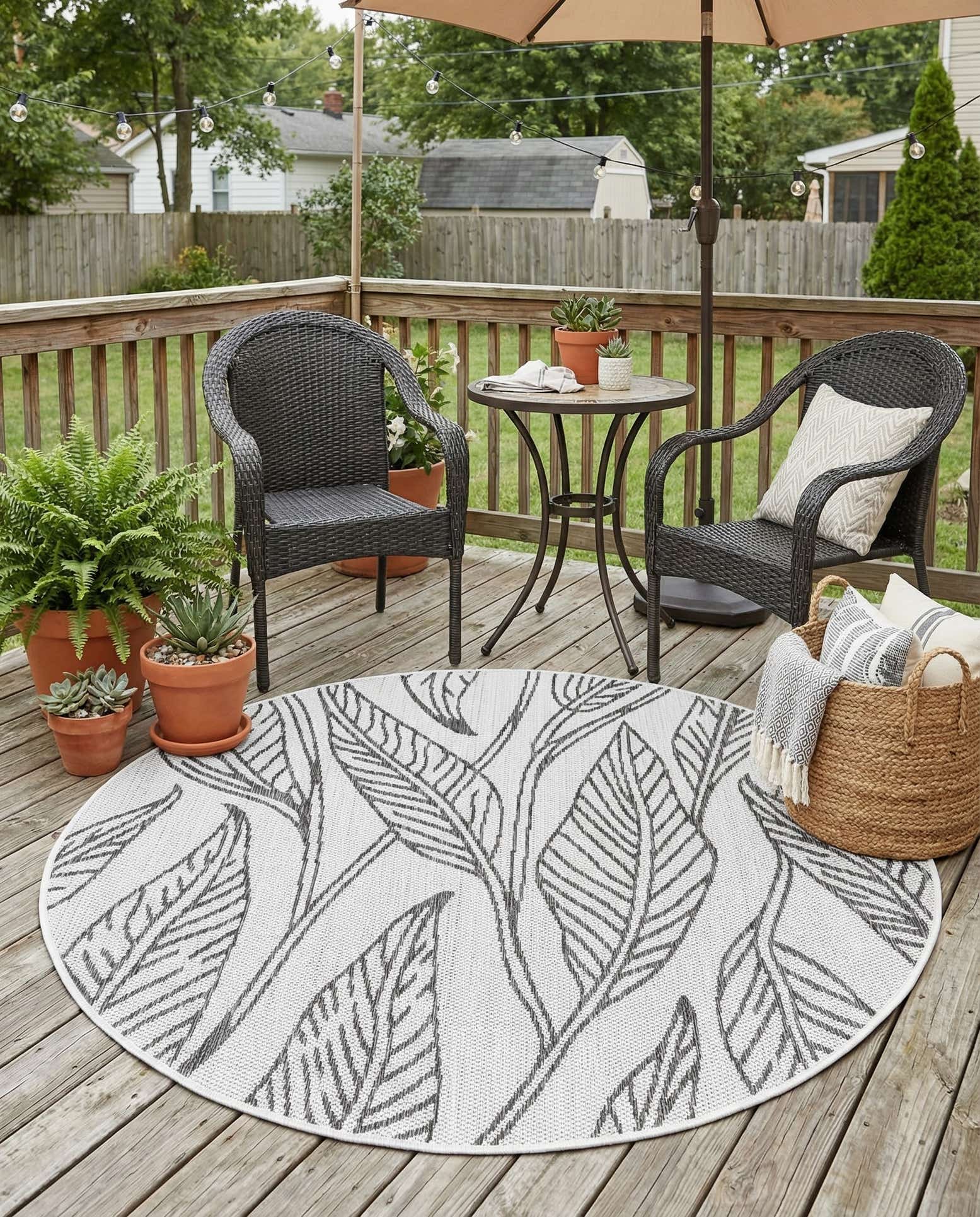 4' x 4' Easy-Clean Botanical Indoor / Outdoor Round Rug