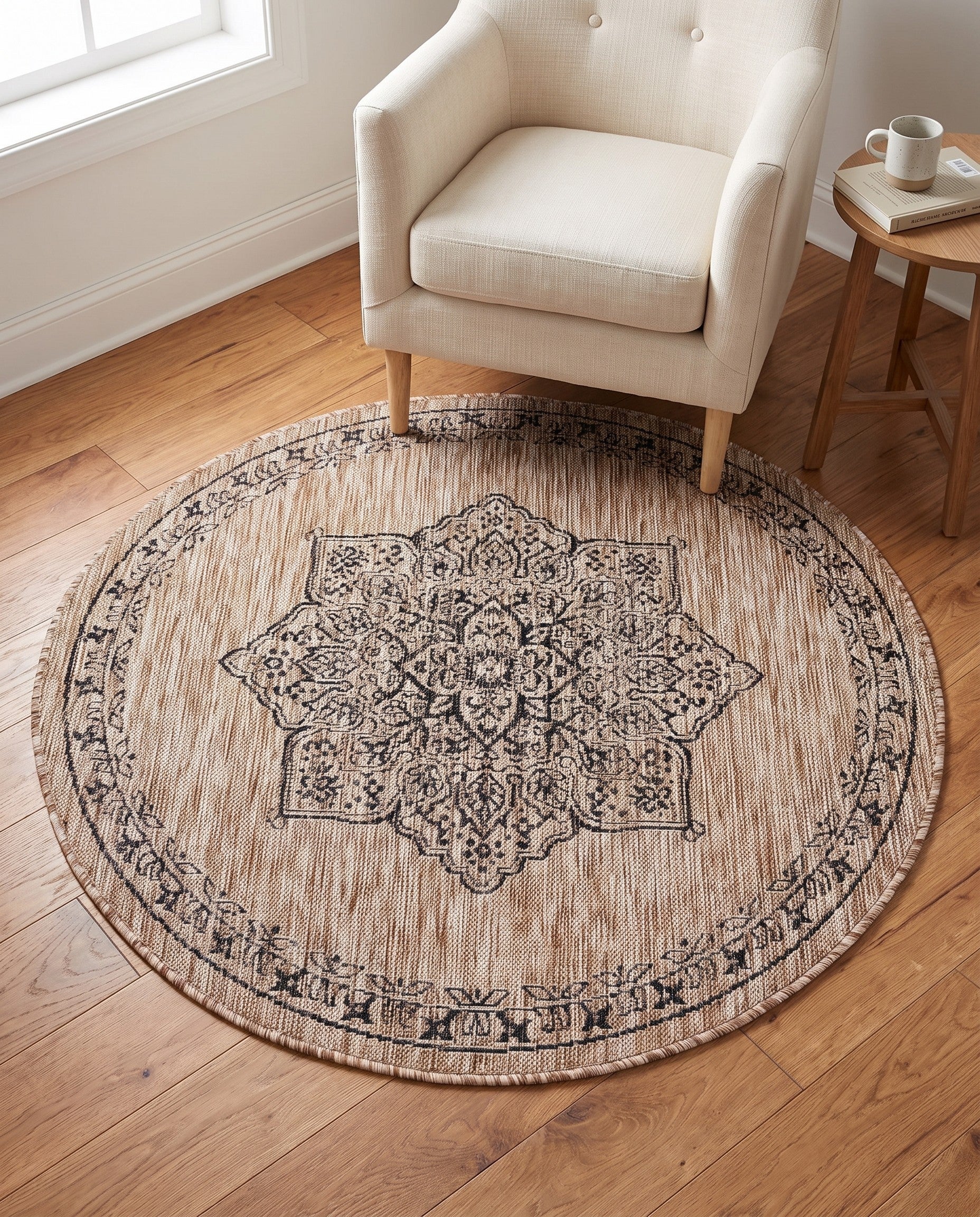 4' x 4' Easy-Clean Traditional Indoor / Outdoor Round Rug