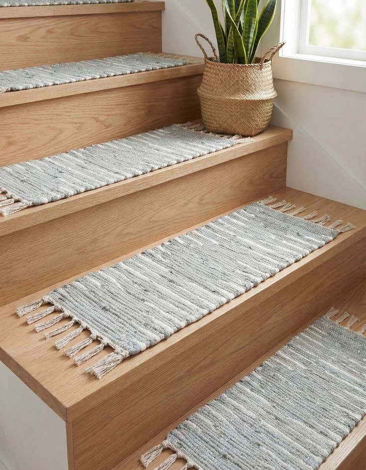 Detail image of 0' 9 x 2' 6 Hand Woven Chindi Cotton Stair Rug