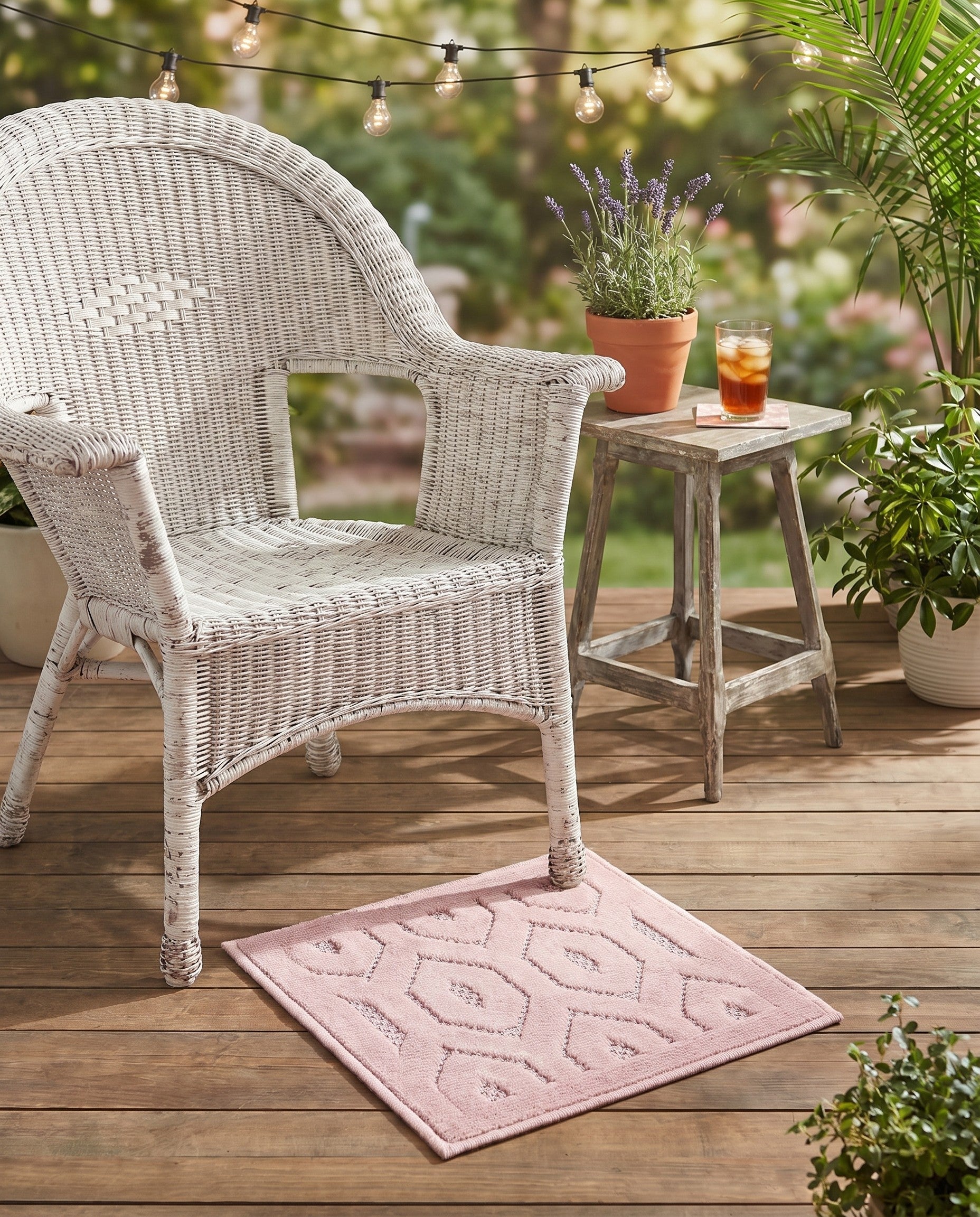 1' 4 x 1' 4 Easy-Clean Trellis Textured Indoor / Outdoor Sample Rug