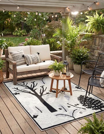 5' 3 x 7' 7 Easy-Clean Indoor / Outdoor Rug