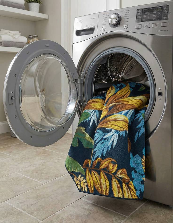 Detail image of  7' x 7'  Washable Botanical Indoor / Outdoor Octagon Rug