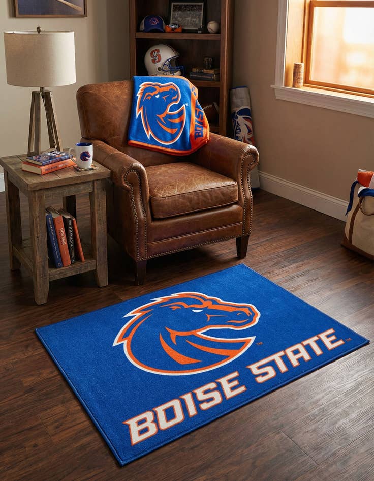 Detail image of  1' 7 x 2' 5 College Collection Rug