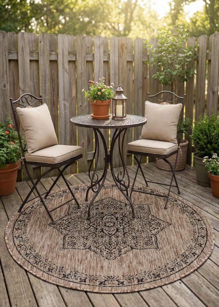 4' x 4' Easy-Clean Traditional Indoor / Outdoor Round Rug