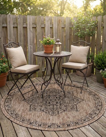 Beige Easy-Clean Traditional Indoor / Outdoor Round Rug